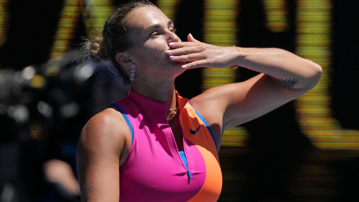 Sabalenková odvrátila čtyři setboly a je v osmifinále, dál jde i Alcaraz